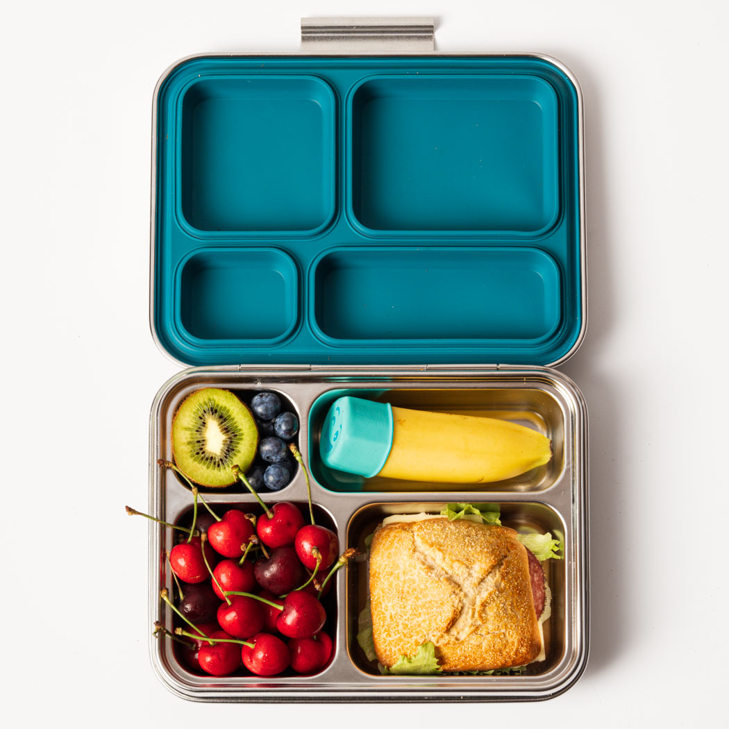 LEKKABOX Maxi Bento Box mit 4 Fächern, Sandwich, Banane, Kirschen, Kiwi und Blaubeeren