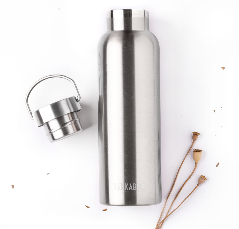 Plastikfreie LEKKABOX® Edelstahl-Trinkflasche mit Edelstahldeckel und Tragebügel – auslaufsicher und für kohlensäurehaltige Getränke geeignet