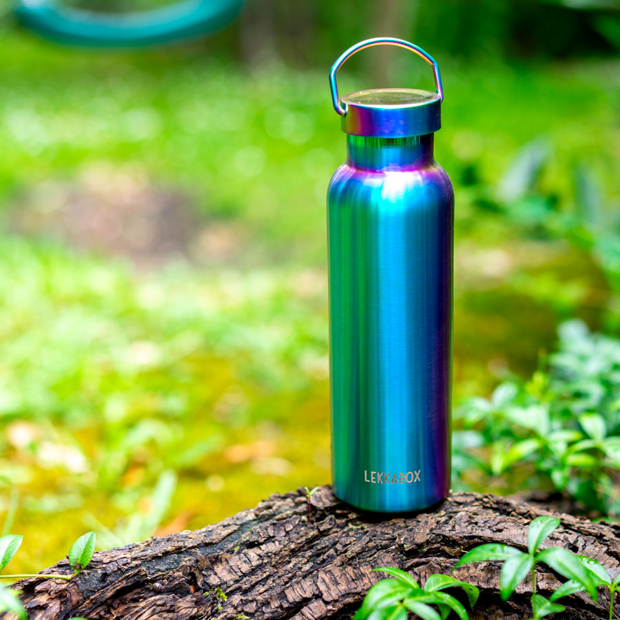 Auslaufsichere LEKKABOX® Edelstahl-Trinkflasche Rainbow mit Tragebügel – isolierte Trinkflasche für Schule, Uni und unterwegs